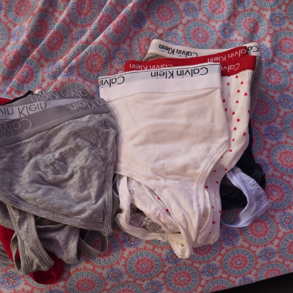Calvin Klein Briefs - Gray, White, Red